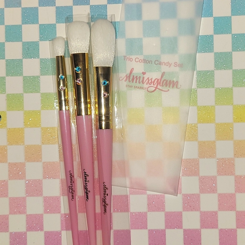 Nwt Trio brush set